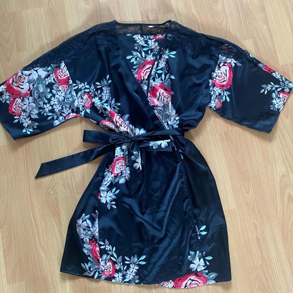 matching la vie en rose night gown and robe - Picture 3 of 4